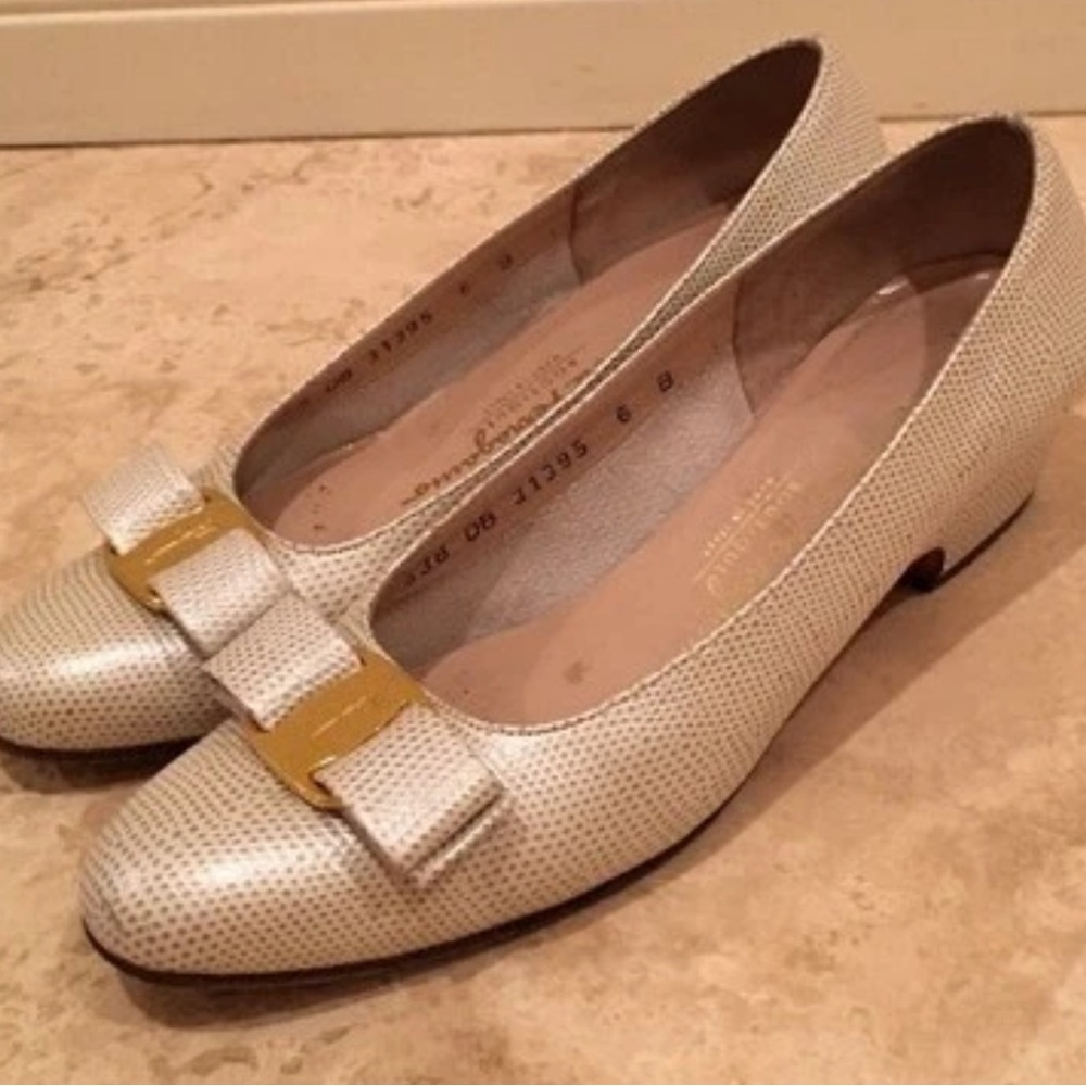 SALVATORE FERRAGAMO Iridescent Ivory Gray Snake Leather Vara Bows Low Heels 6B